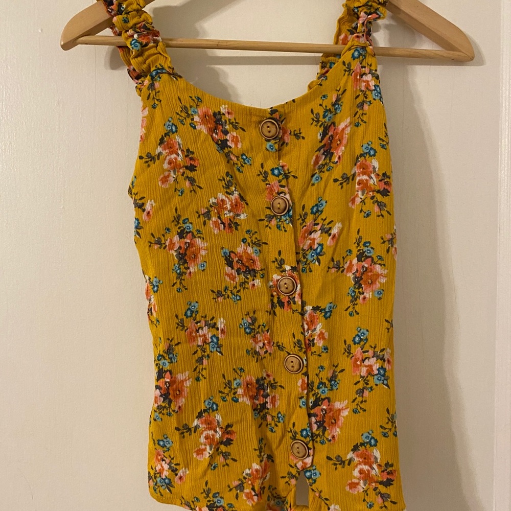 ✨🌼Flower button up tank top 🌼✨